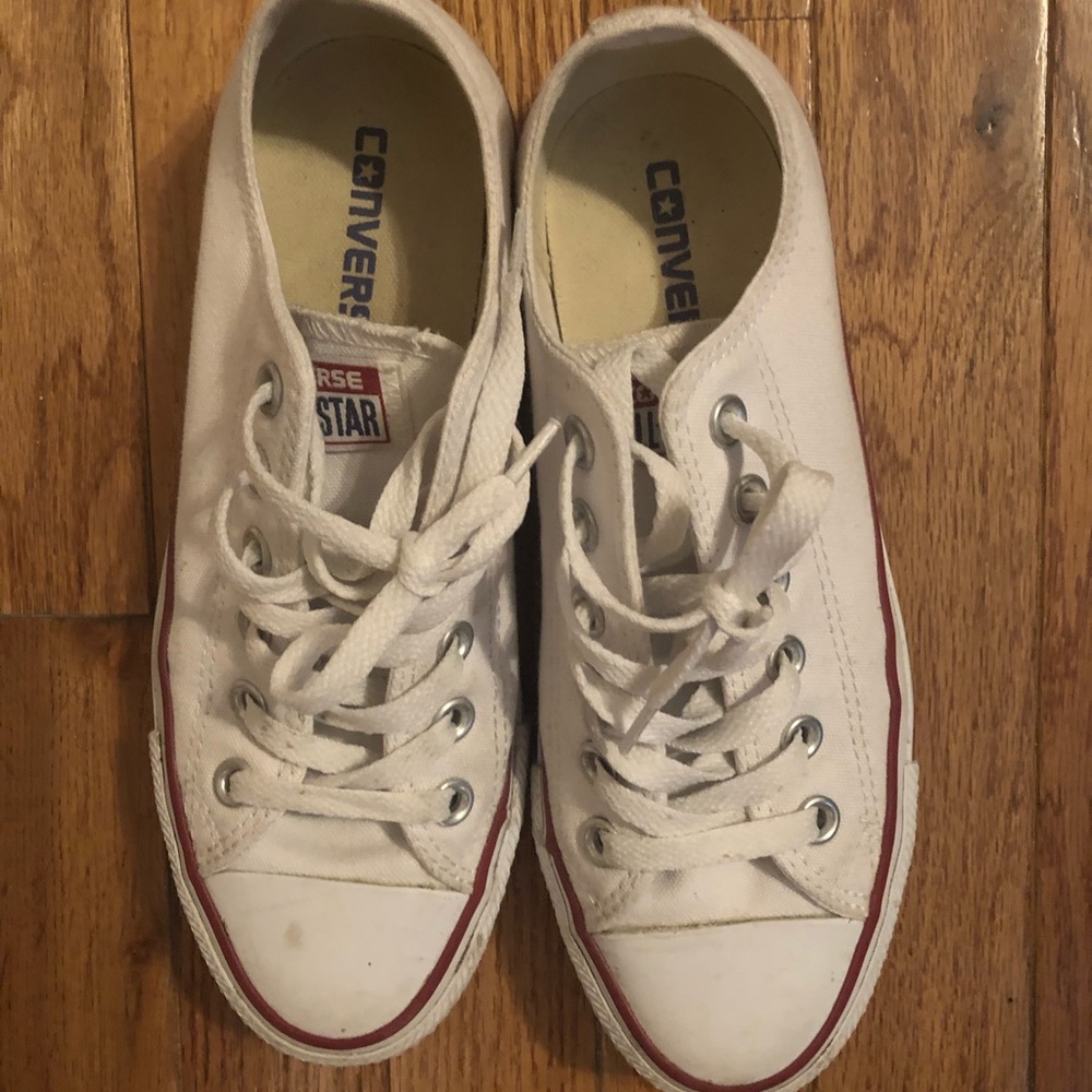 White converse low-top sneaker